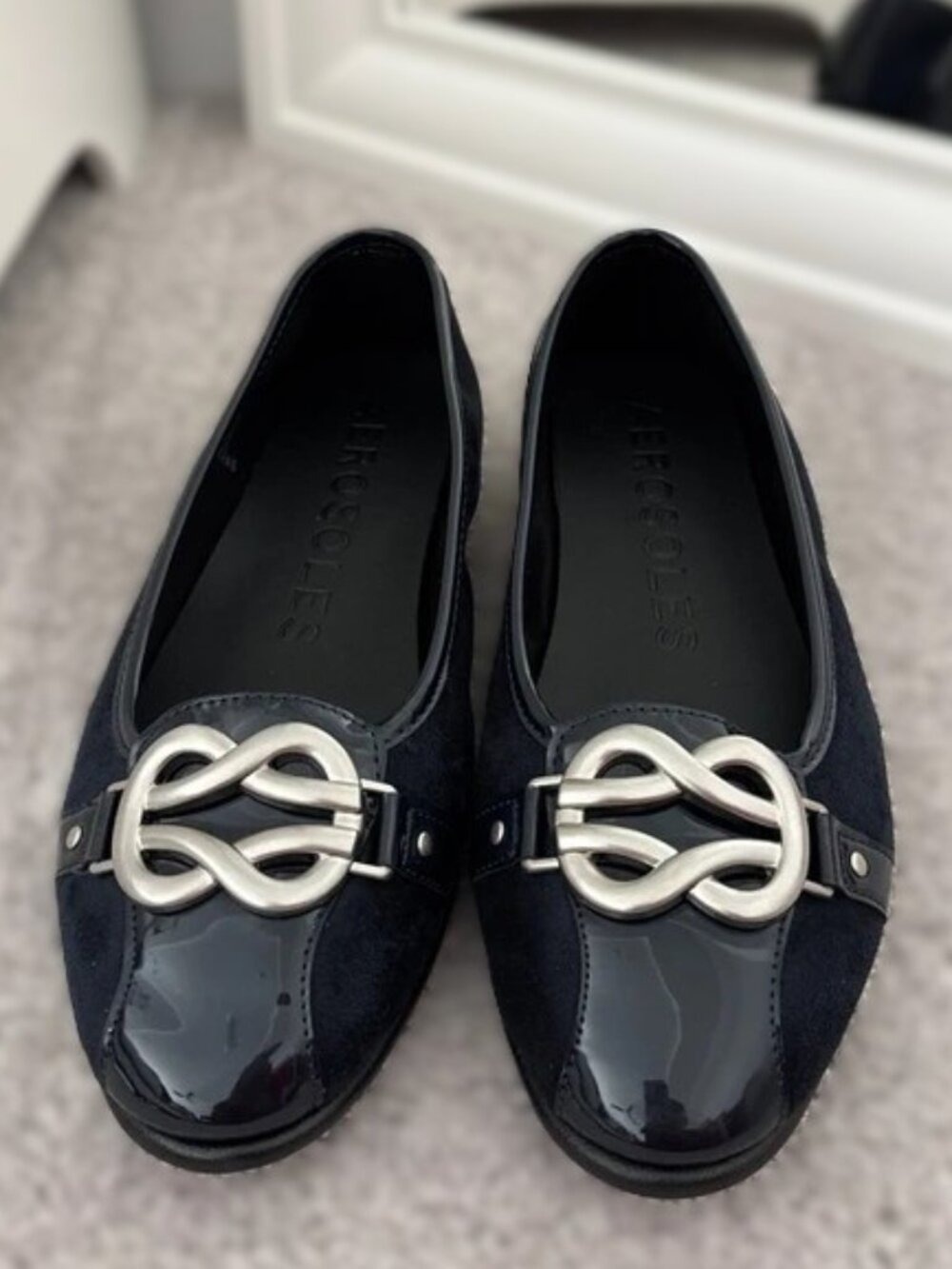 Aerosoles Navy Suede & Patent Leather Comfort Flats Silver Emblem Size 9 NWT
